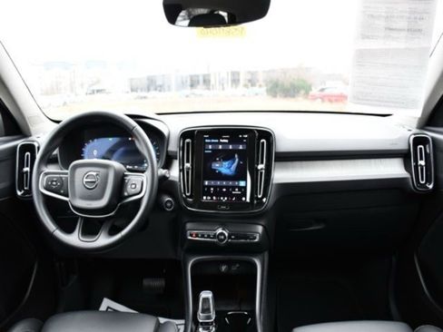 Certified 2023 Volvo XC40 B5 Plus w/ Protection Package Premier image 19