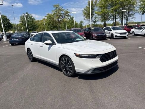 Used 2023 Honda Accord Touring image 6