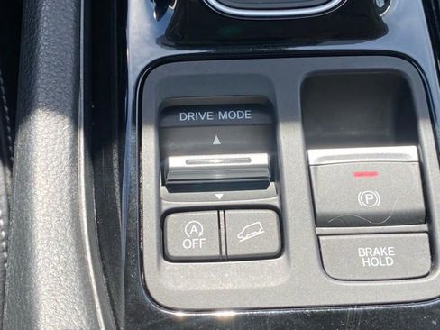 Used 2025 Honda Pilot Touring image 18