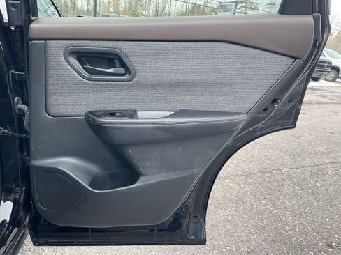 Used 2021 Nissan Rogue S image 11