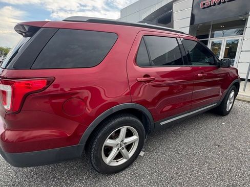 Used 2017 Ford Explorer XLT FWD image 4