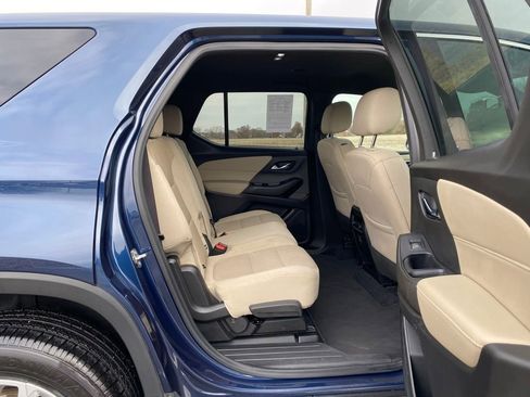 Used 2022 Chevrolet Traverse LS image 14