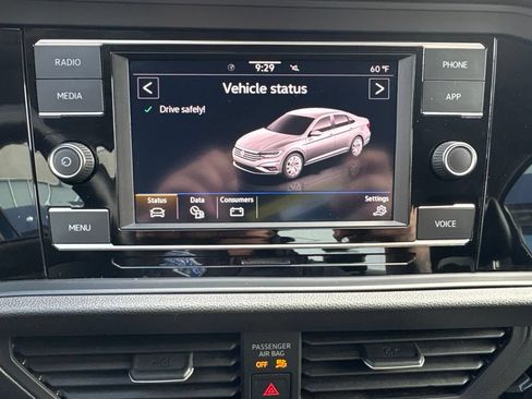 Used 2024 Volkswagen Jetta SE FWD image 19