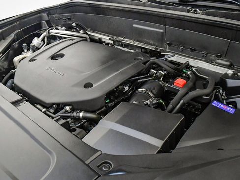 Certified 2025 Volvo XC90 B6 Plus image 31