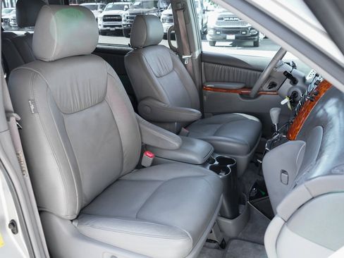 Used 2007 Toyota Sienna XLE image 35