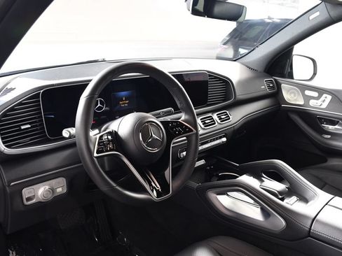 Used 2024 Mercedes-Benz GLS 450 4MATIC image 12