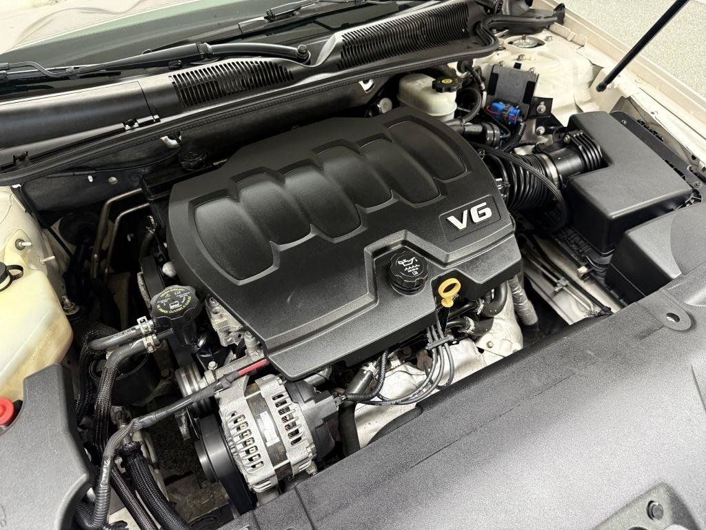 Used 2010 Buick Lucerne CXL FWD image 39