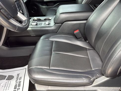 Used 2021 Ford Expedition XLT image 16