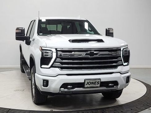 Used 2024 Chevrolet Silverado 2500 High Country AWD/4WD image 2