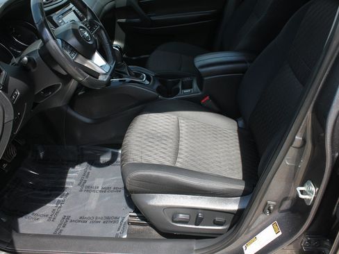 Used 2018 Nissan Rogue SV AWD/4WD image 15