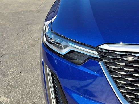 Used 2025 Cadillac XT6 Premium Luxury image 10