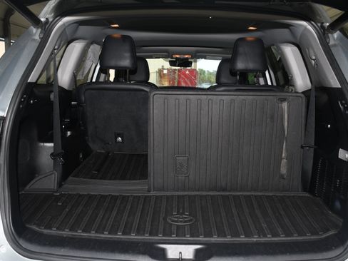 Used 2019 Toyota Highlander XLE image 18