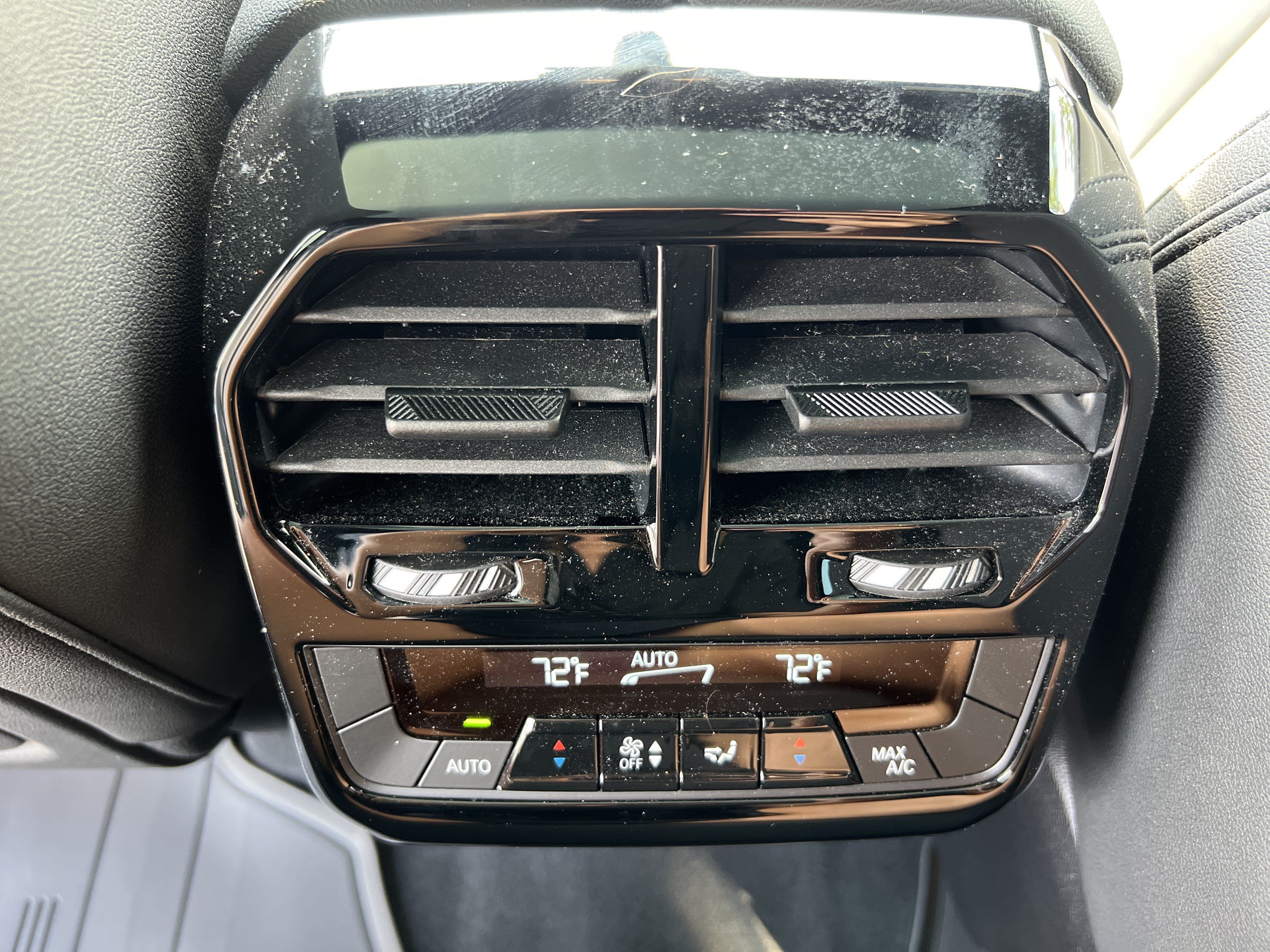 Used 2024 BMW iX xDrive50 w/ Premium Package AWD/4WD image 24