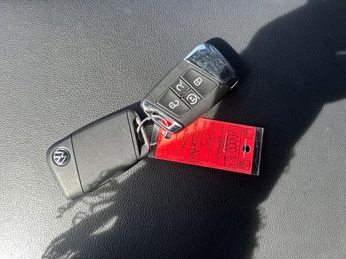 Used 2023 Volkswagen Atlas Cross Sport SE image 23