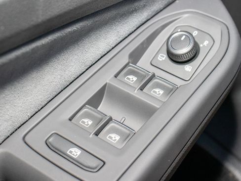 Used 2025 Volkswagen Golf w/ Euro Style Package image 25