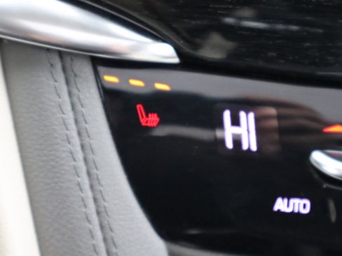 Used 2022 Cadillac XT6 Premium Luxury image 23