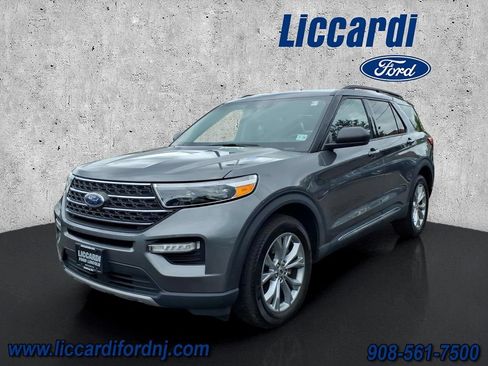 Certified 2023 Ford Explorer XLT w/ Equipment Group 202A AWD/4WD image 3