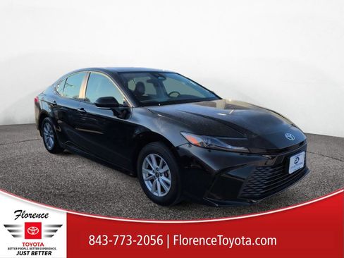 Used 2025 Toyota Camry LE image 1