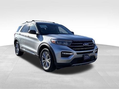 Certified 2023 Ford Explorer XLT w/ Equipment Group 202A image 5