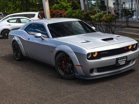 Used 2022 Dodge Challenger R/T Scat Pack RWD image 2