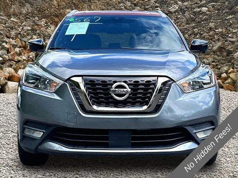 Used 2020 Nissan Kicks SR w/ SR Premium Package FWD image 3