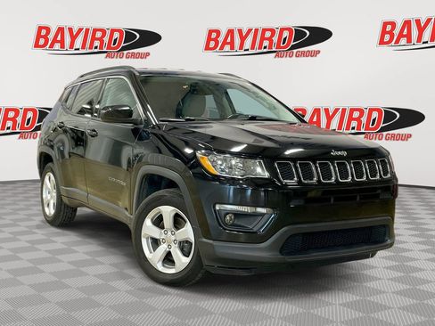 Used 2018 Jeep Compass Latitude w/ Popular Equipment Group AWD/4WD image 1