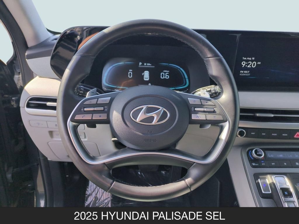 Used 2025 Hyundai Palisade SEL FWD image 12