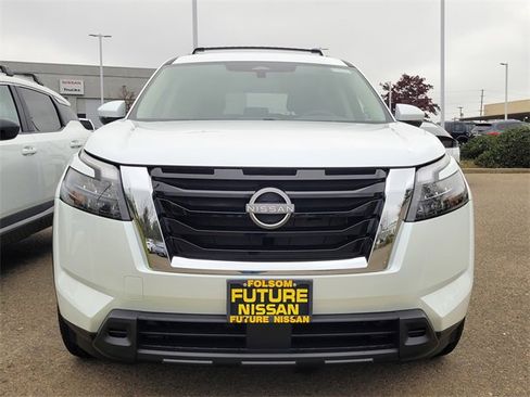 New 2025 Nissan Pathfinder SV image 3