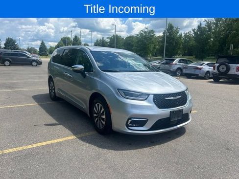 Used 2023 Chrysler Pacifica Limited FWD image 1