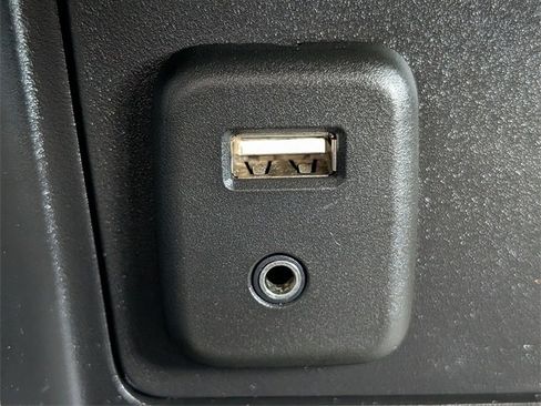 Used 2018 Chevrolet Colorado Z71 image 20