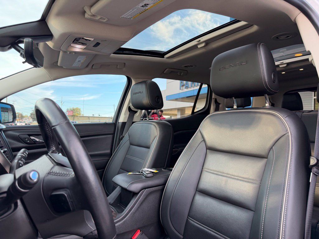 Used 2021 GMC Acadia Denali w/ Denali Technology Package FWD image 15
