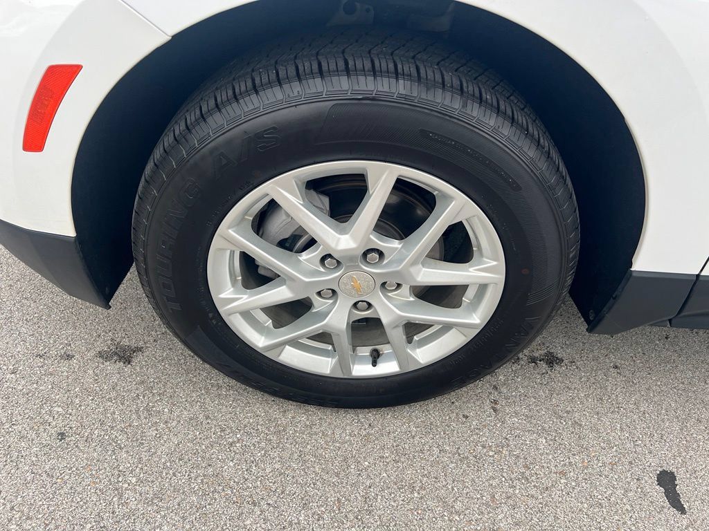 Used 2024 Chevrolet Equinox LT AWD/4WD image 13