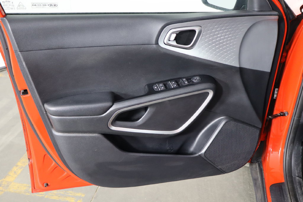 Used 2020 Kia Soul LX FWD image 19