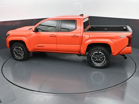 Used 2024 Toyota Tacoma TRD Sport AWD/4WD image 28
