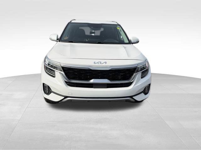 Certified 2022 Kia Seltos SX w/ Sunroof Package AWD/4WD image 3