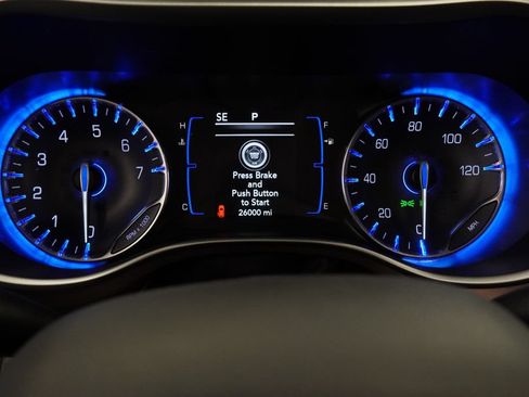 Certified 2019 Chrysler Pacifica Touring Plus w/ Tire & Wheel Group FWD image 33