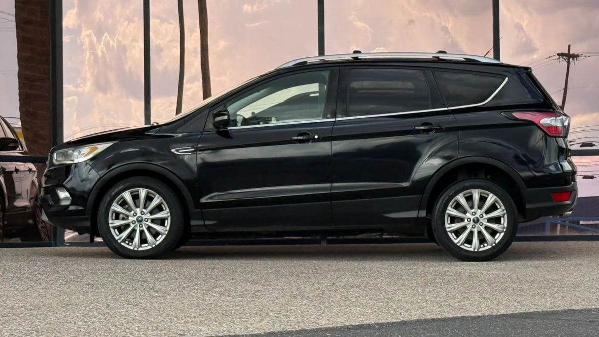 Used 2017 Ford Escape Titanium FWD image 5