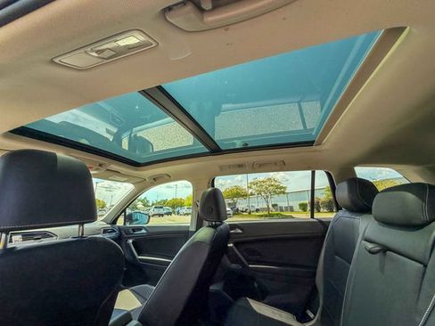 Used 2021 Volkswagen Tiguan SE FWD image 16