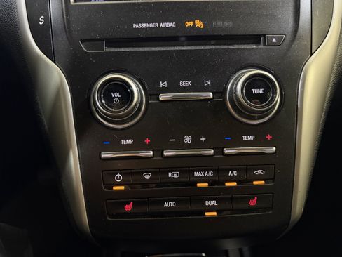 Used 2019 Lincoln MKC Premiere FWD image 16