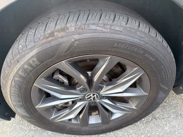 Used 2023 Volkswagen Tiguan SE w/ Panoramic Sunroof Package AWD/4WD image 8