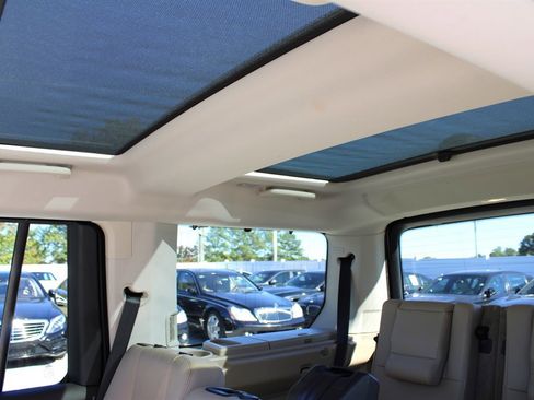 Used 2016 Land Rover LR4 HSE image 25