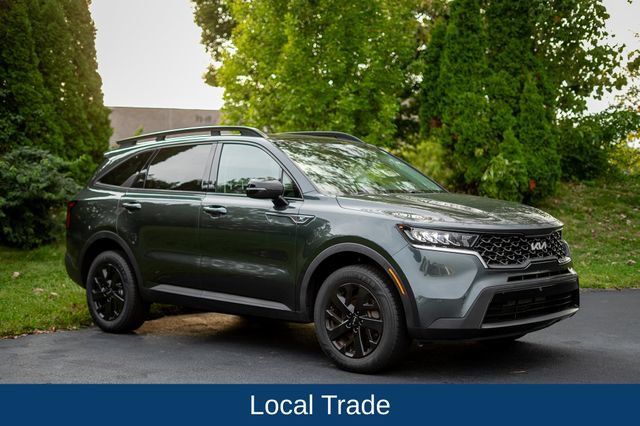 Used 2022 Kia Sorento S w/ Panoramic Sunroof Package AWD/4WD image 3