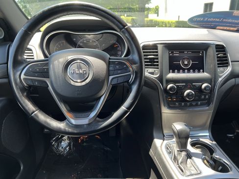 Used 2021 Jeep Grand Cherokee Laredo AWD/4WD image 30