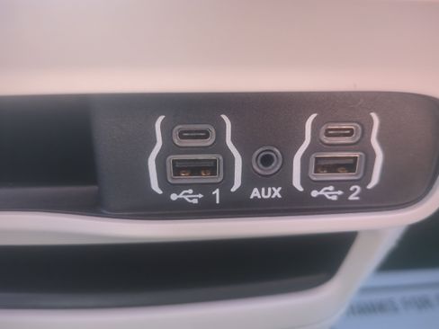 Used 2024 Chrysler Pacifica Touring-L FWD image 22