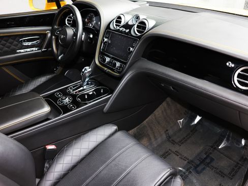 Used 2017 Bentley Bentayga AWD/4WD image 22