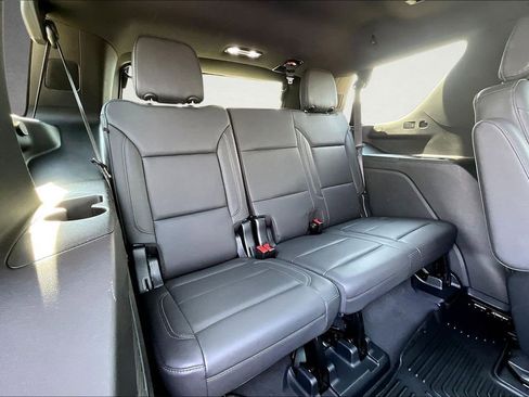 Used 2023 Chevrolet Tahoe Z71 w/ Luxury Package AWD/4WD image 24