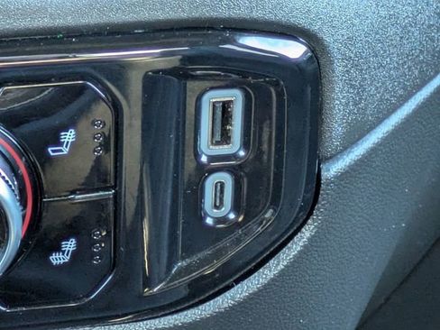 Used 2025 GMC Sierra 1500 SLT AWD/4WD image 25