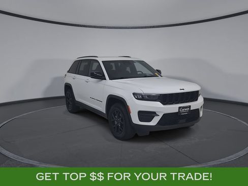 Used 2025 Jeep Grand Cherokee Altitude AWD/4WD image 2