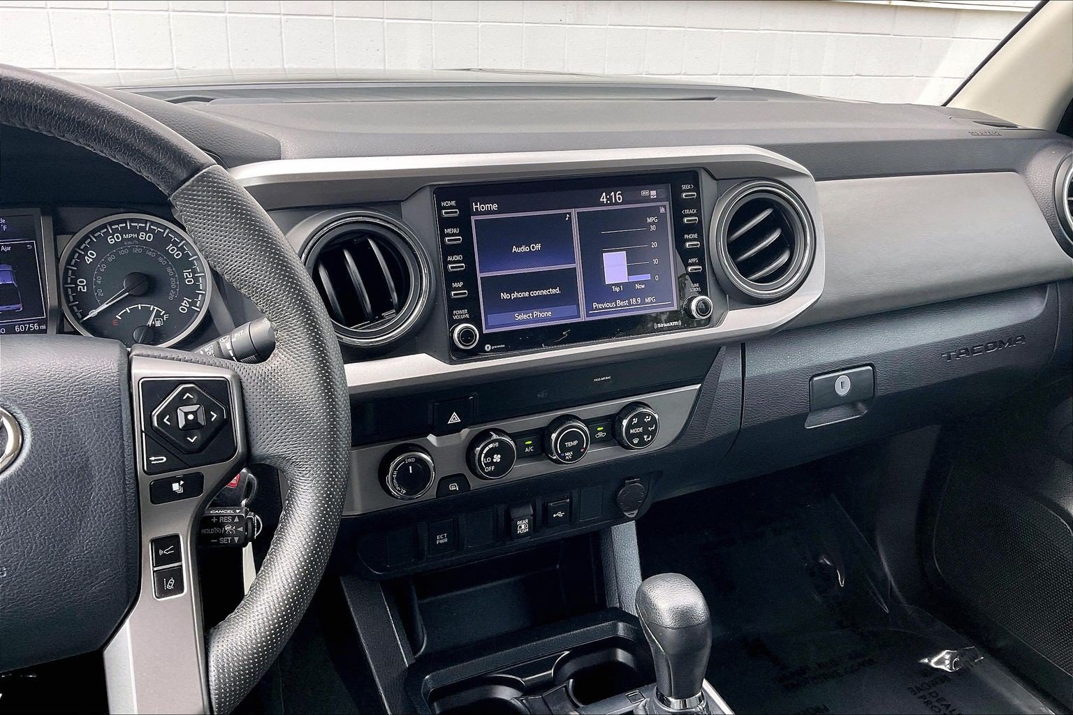 Used 2020 Toyota Tacoma SR5 AWD/4WD image 7