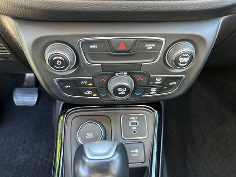 Used 2020 Jeep Compass Latitude AWD/4WD image 21